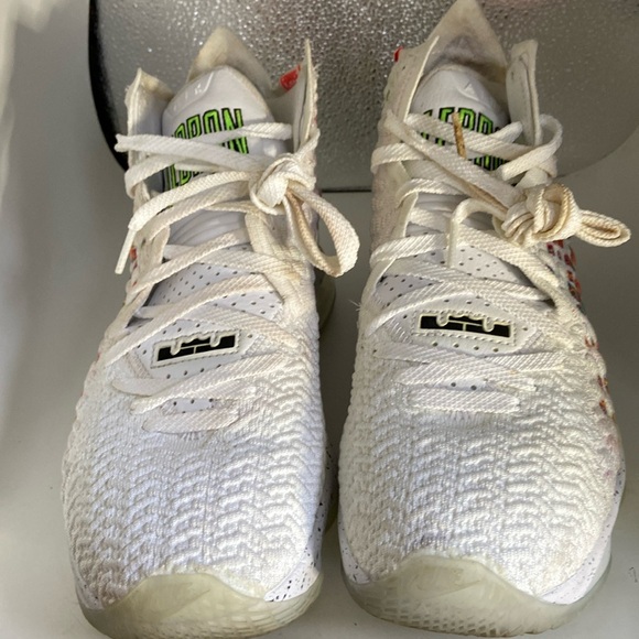 LeBron James sneakers lightly used White with little cubes of color& black spots - Picture 1 of 10